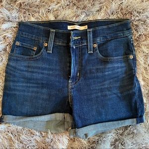 Levi Mid length Shorts